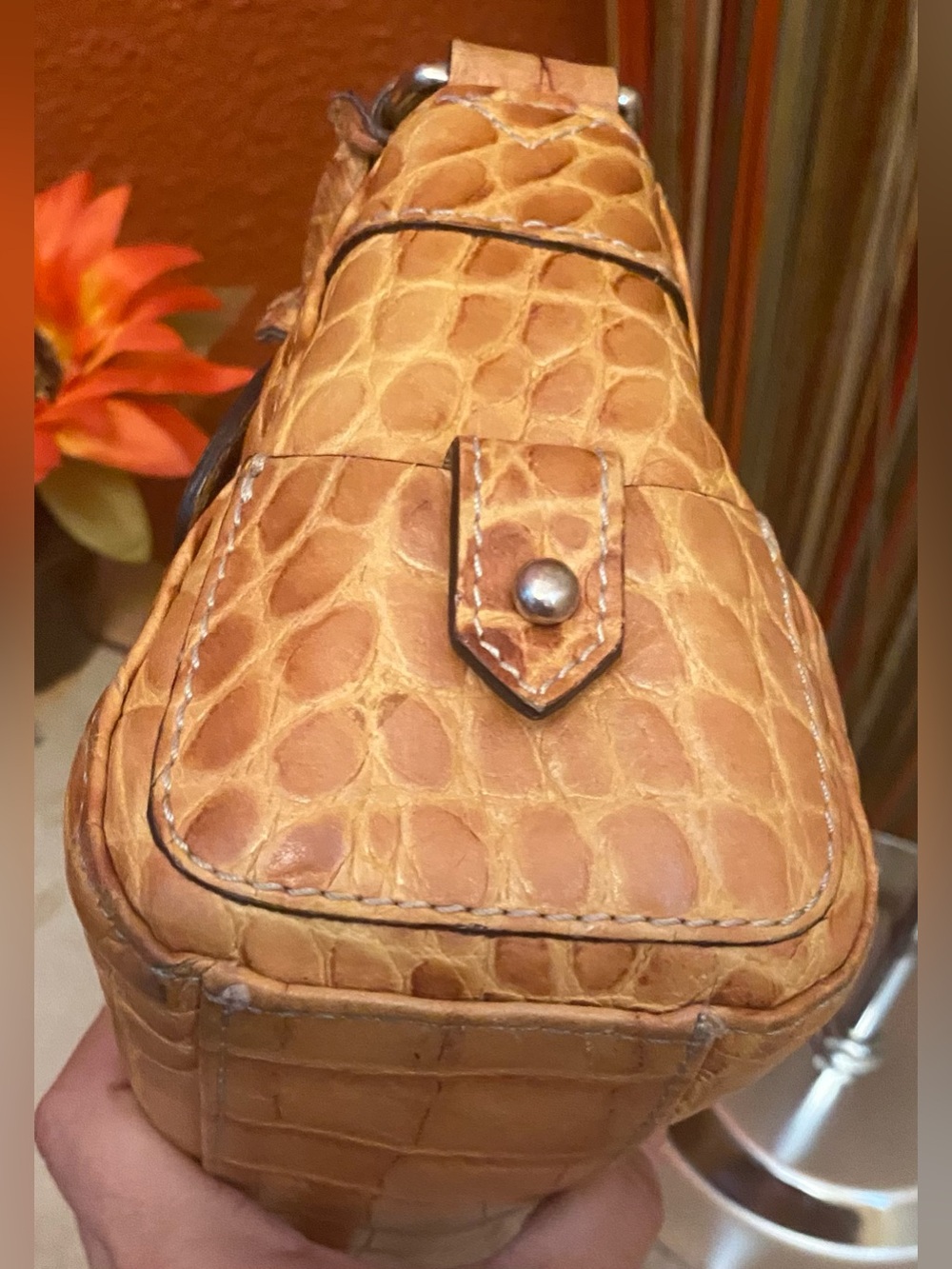 Dooney & Bourke - VINTAGE - EUC - Crocodile-Embossed Leather Shoulder Bag - Picture 12 of 13